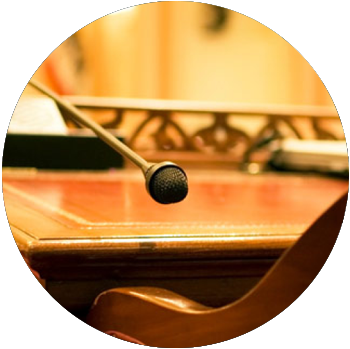 A microphone is propped up over a wooden desk at a courthouse.